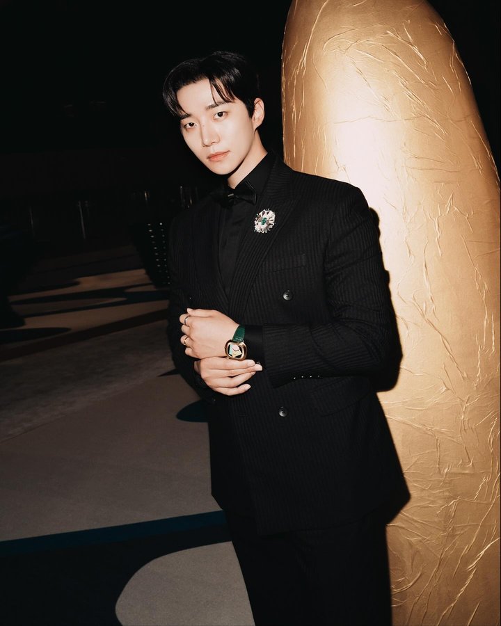 Instagram post by @le2jh for Piaget. Caption reads: Global Ambassador Lee Jun-ho shines in Abu Dhabi....