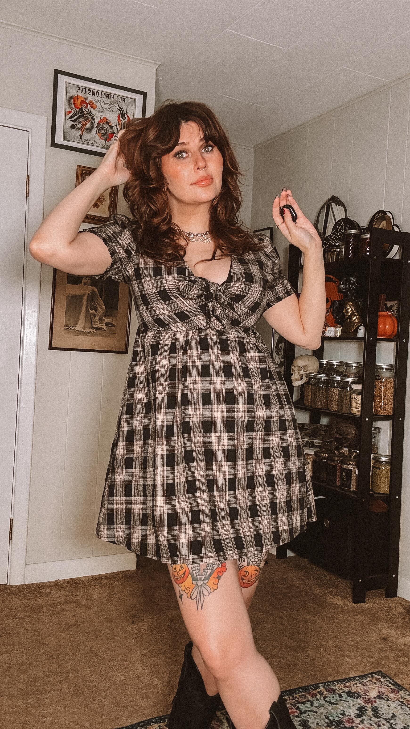 Instagram post by @logicalharmony for Dolce Vita. Caption reads: Hi 🎃 A little second trimester outfit.

Jewelry*....