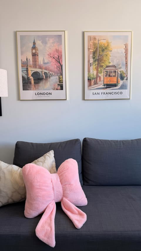 Instagram post by @nessasarytips for Poster Store. Caption reads: [...] in this room I decided to go with....