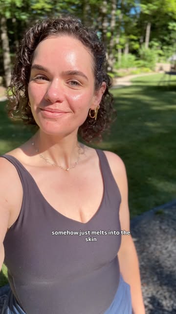 Instagram post by @maddy_gutierrez_ for Naked Sundays. Caption reads: [...] mind my skin barrier 🌱 #nakedsundayspartner.