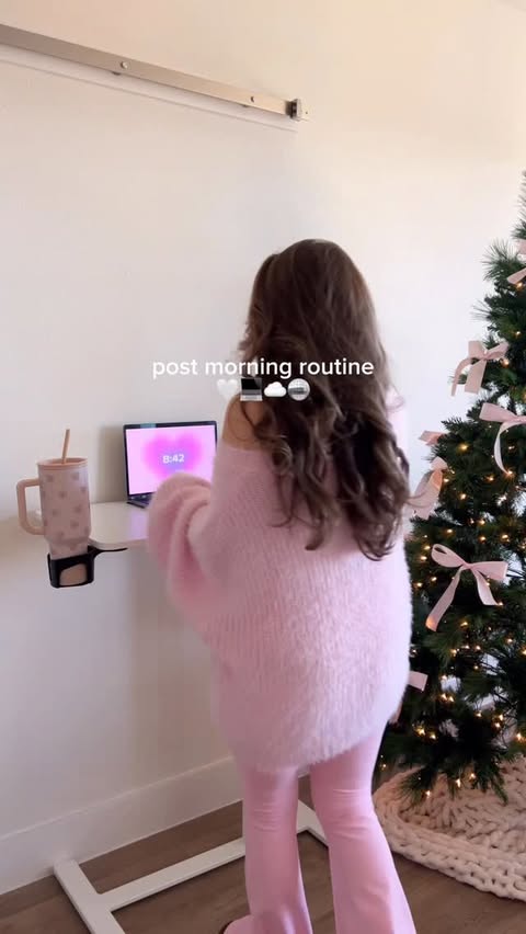 Instagram post by @marina.ledean for SONGMICS HOME. Caption reads: [...] 🎀 post morning routine work with....