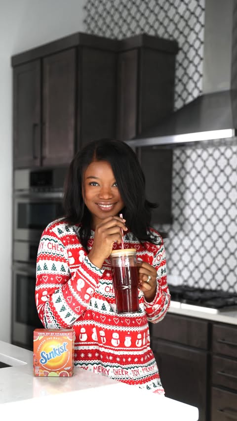 Instagram post by @iamsarah_sarah for Singles To Go. Caption reads: #ad Let’s set up my Christmas Tree! It was fun....