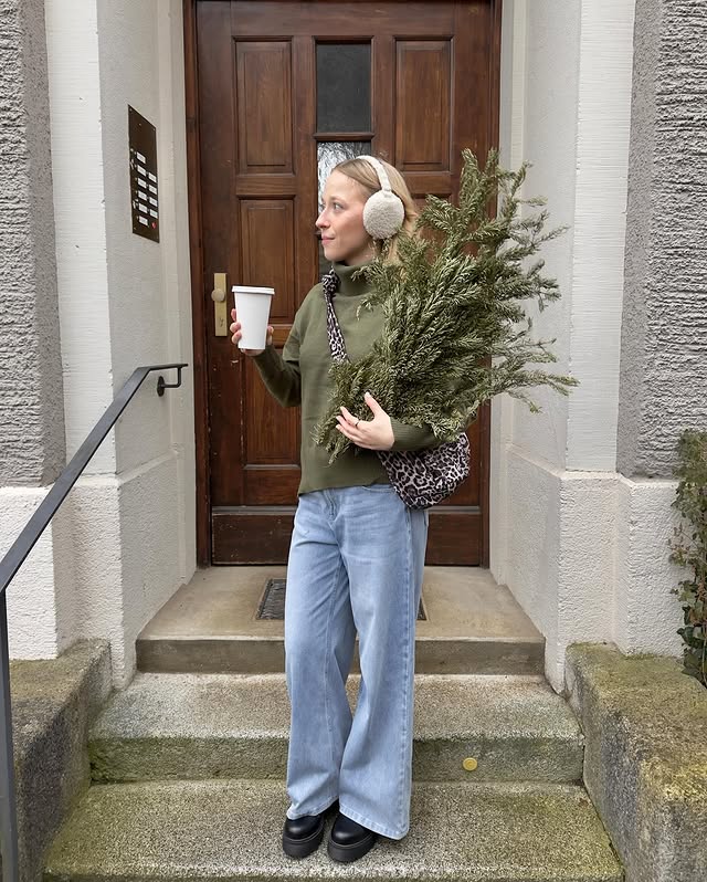 Instagram post by @juliagoryczko for Zeagoo. Caption reads: [...] yourself in holiday magic ✨ Sweater:....