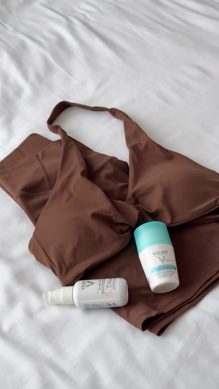 Instagram post by @snezhana_fit_ for Vichy Laboratoires. Caption reads: Полюбляєш outdoor тренування ? 

Саме час подбати....