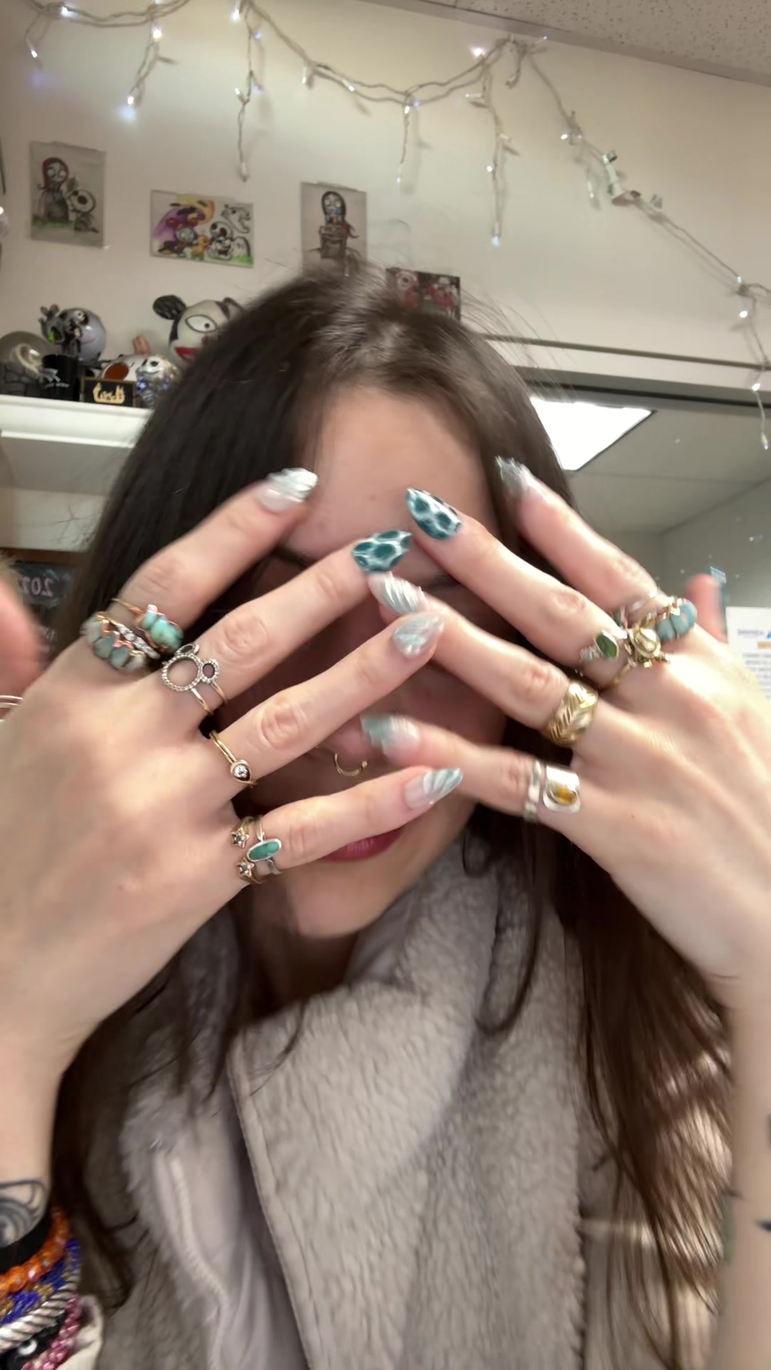 TikTok post by @cubanthugg for Ersa Nails. Caption reads: [...] ATEEEEE the boots down Wowowow I love @Ersa....