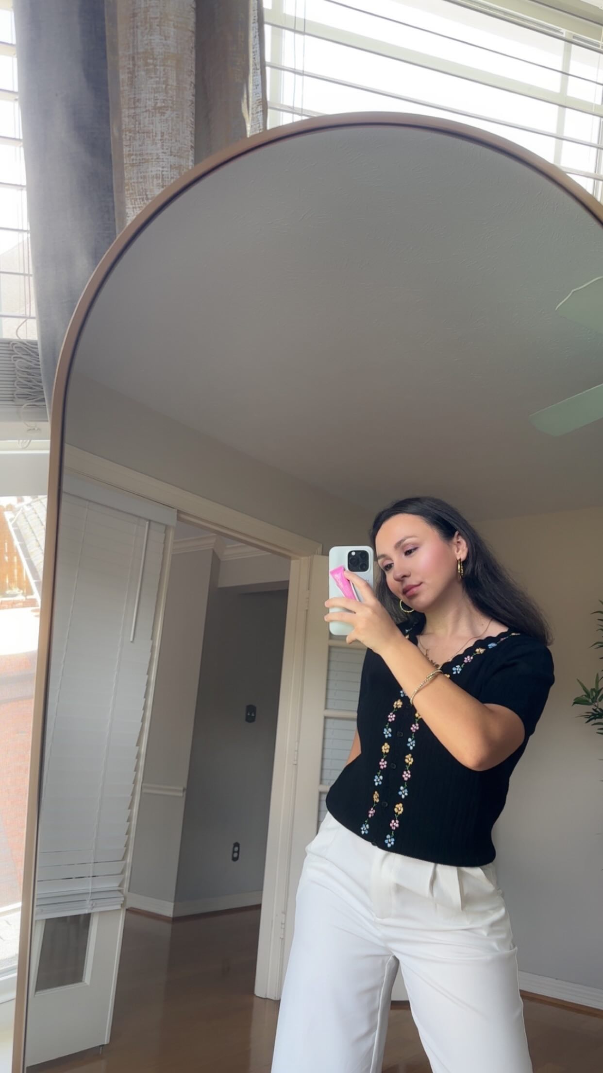 Instagram post by @rukiyeekomurcu for Simple Retro. Caption reads: Top : @simpleretro 

.

.

Follow @rukiyeekomurcu....