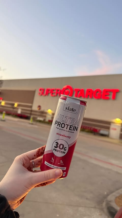 Instagram post by @itsdarianelizabeth for Slate Milk. Caption reads: [...] with 30g protein?? sign me up 🤤🍓🥛....