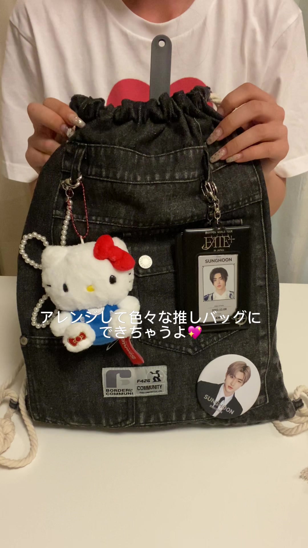 TikTok post by @mimiy_0303 for Titeizin Online. Caption reads: LIVE参戦日のバッグの中身紹介❤️‍🔥 うちわ入るサイズでオシャレなものを求めていた....