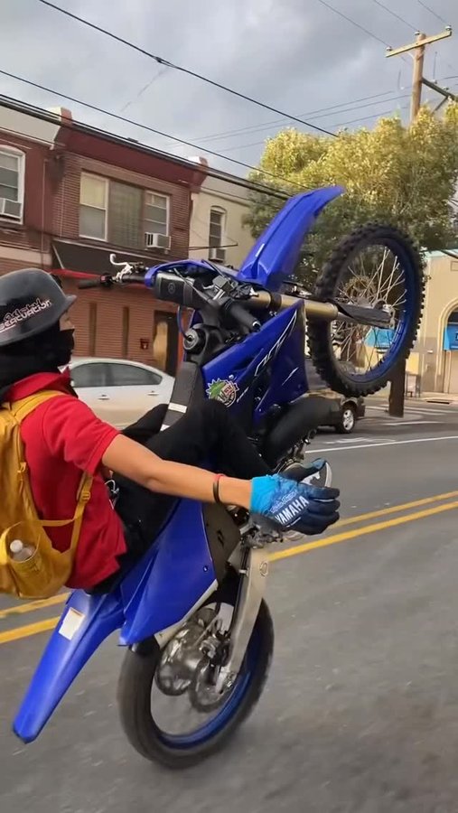 Instagram post by @oneway.cyy for Supreme. Caption reads: 📈 @supremenewyork #freestyle #motorcycles.