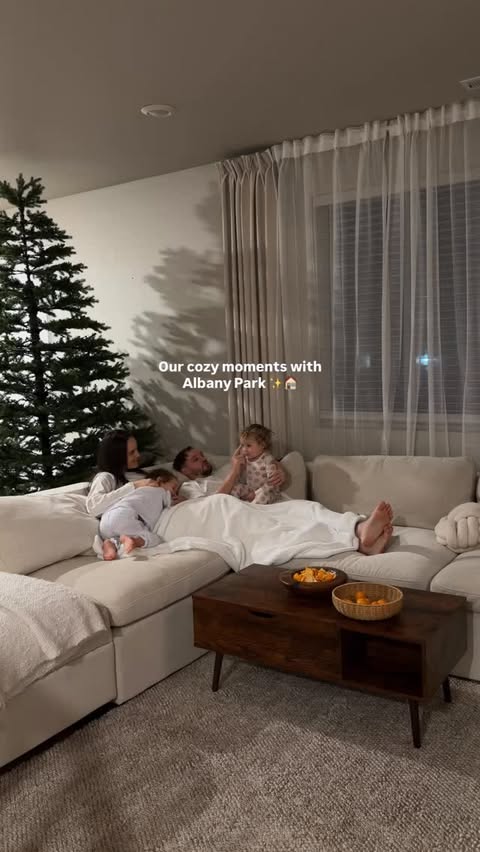 Instagram post by @llozynskaa for Albany Park. Caption reads: Holiday sale is live 🎄✨
Up to 40% off sitewide....