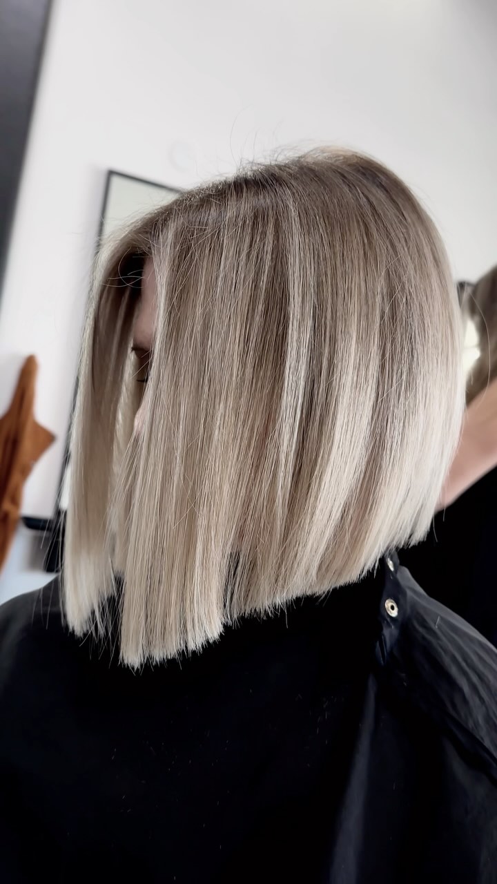 Instagram post by @beachblondeboss for Framar. Caption reads: [...] colors and lighteners And of course @framar....