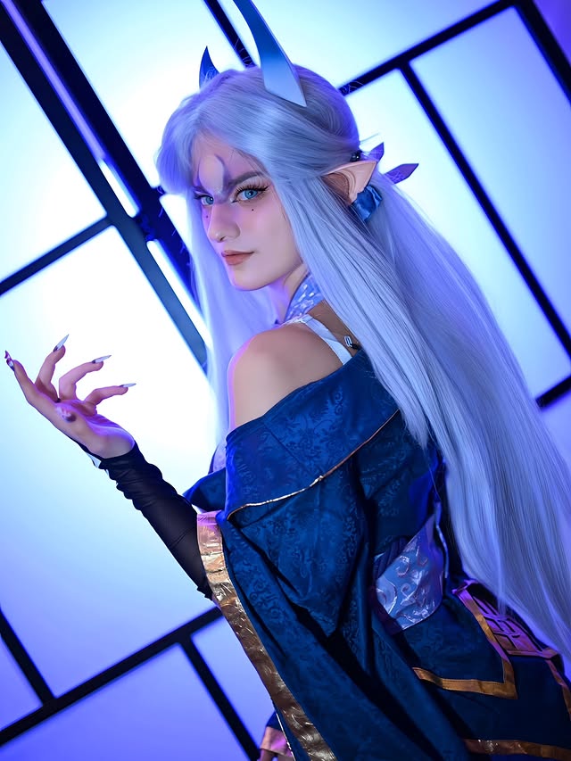 Instagram post by @_.xennaa_ for RoleCosplay. Caption reads: [...] by @___anamariaaa____ Cosplay....