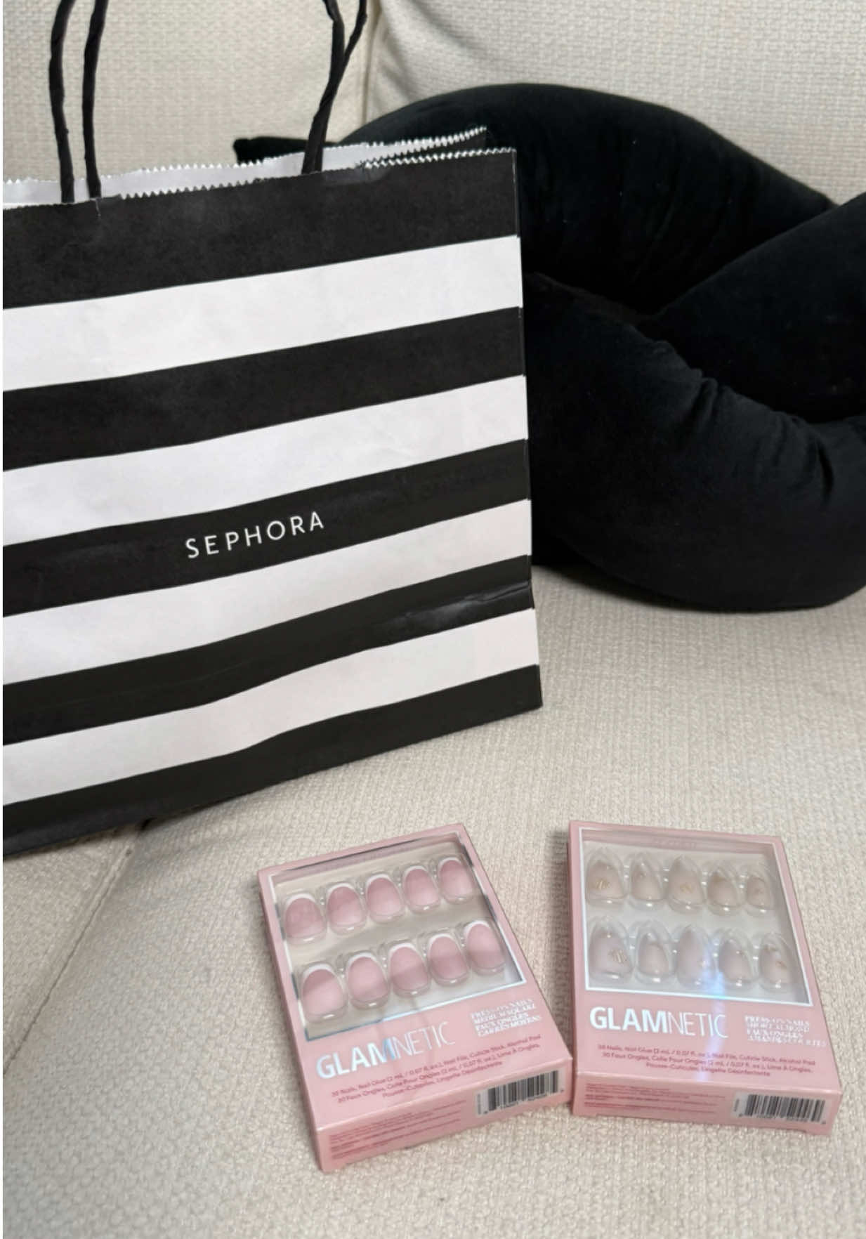 TikTok post by @michii.dominguezz for Glamnetic. Caption reads: Entering the New Year with the classics 💅....