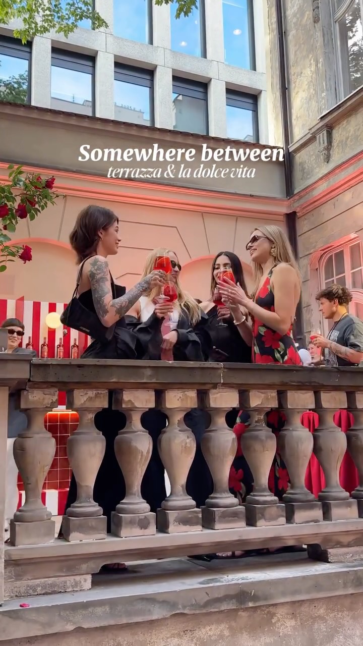 Instagram post by @weronikazon for MARTINI. Caption reads: Living our la dolce vita era with....