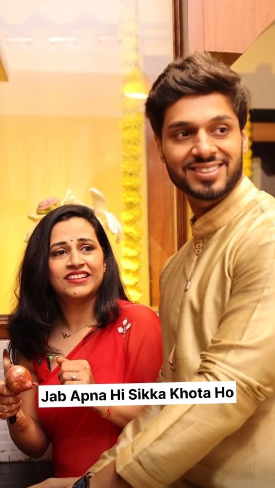 Instagram post by @humhainvarsha for Fortune Foods. Caption reads: Jab bahu ne bulaaya help ke liye, toh pati aa gaye....