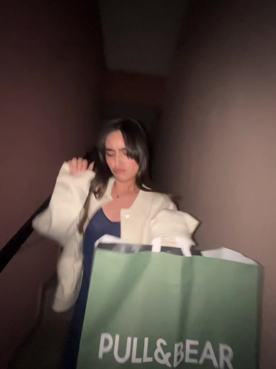 TikTok post by @lafridaayup for Pull&Bear. Caption reads: ig: frida.ayup amamos @Pull&Bear y grabar de noche....