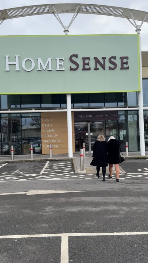 Instagram post by @athomewithkirsty_ for HomeSense. Caption reads: [...] That’s why this year I’ve got my mum a....