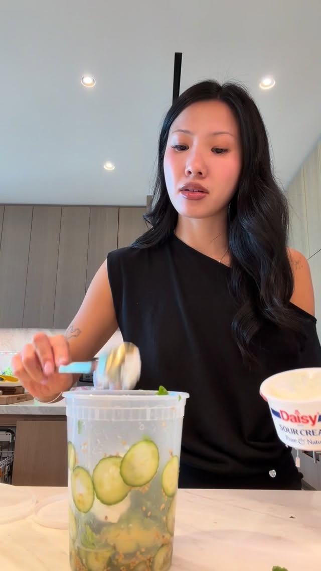 Instagram post by @allyqueeks for HexClad. Caption reads: I must avenge me chicken 😳 pan from @hexclad....