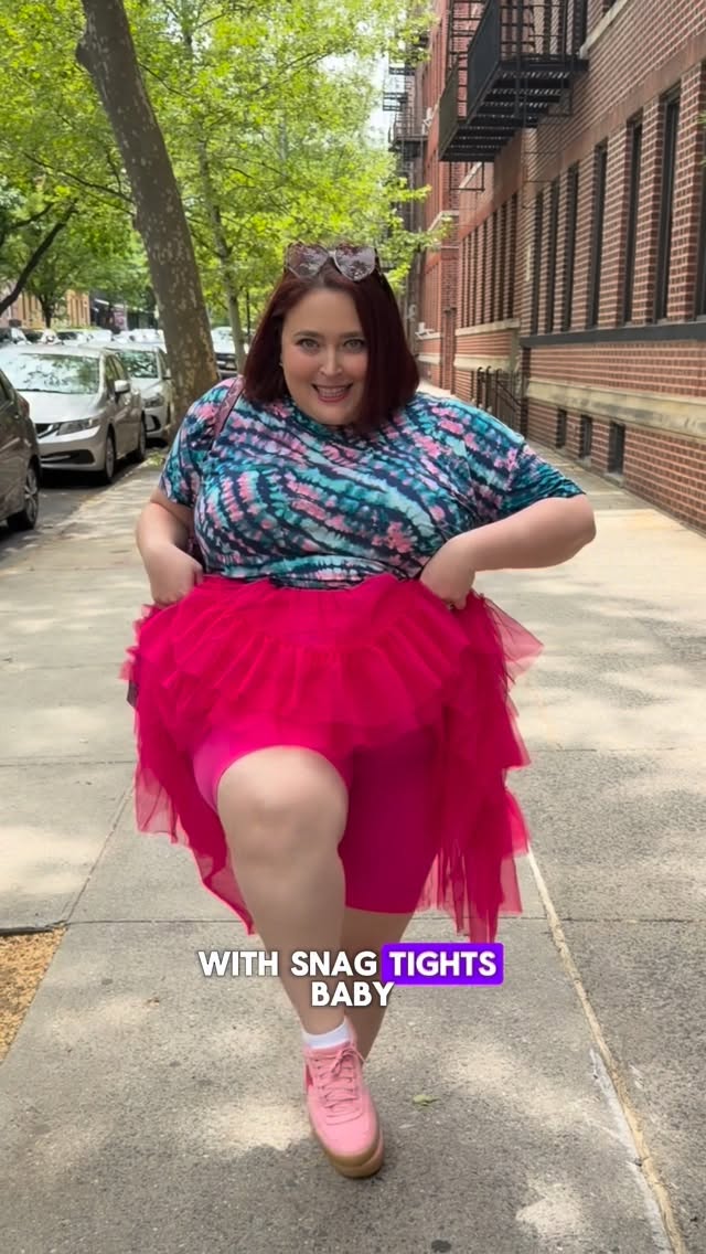 Instagram post by @laurenhopekrass for Snag. Caption reads: [...] thighs a break this summer with @snagtights....