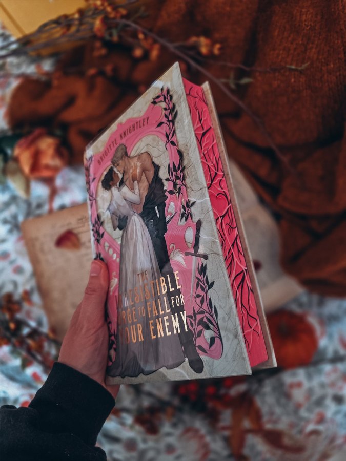 Instagram post by @tranquilreads for Illumicrate. Caption reads: [...] save on 3 & 6 month subscriptions at....