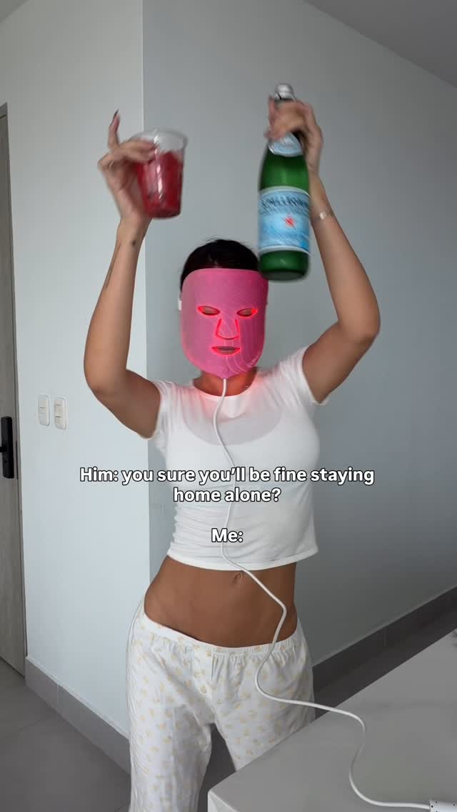 Instagram post by @mariapmontenegrovv for RIKI LOVES RIKI. Caption reads: Who needs plans when you’ve got red light therapy,....