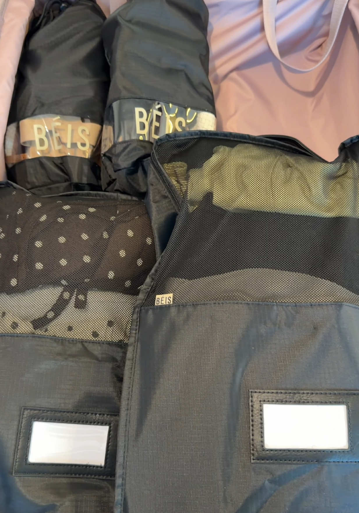 TikTok post by @nashlyvazquez for BÉIS Travel. Caption reads: Packing cubes from @BÉIS are life changing 💗....