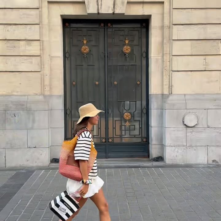 Instagram post by @capucinerqllrt for Summer Fridays. Caption reads: l’été débarque alors il est l’heure d’aller....