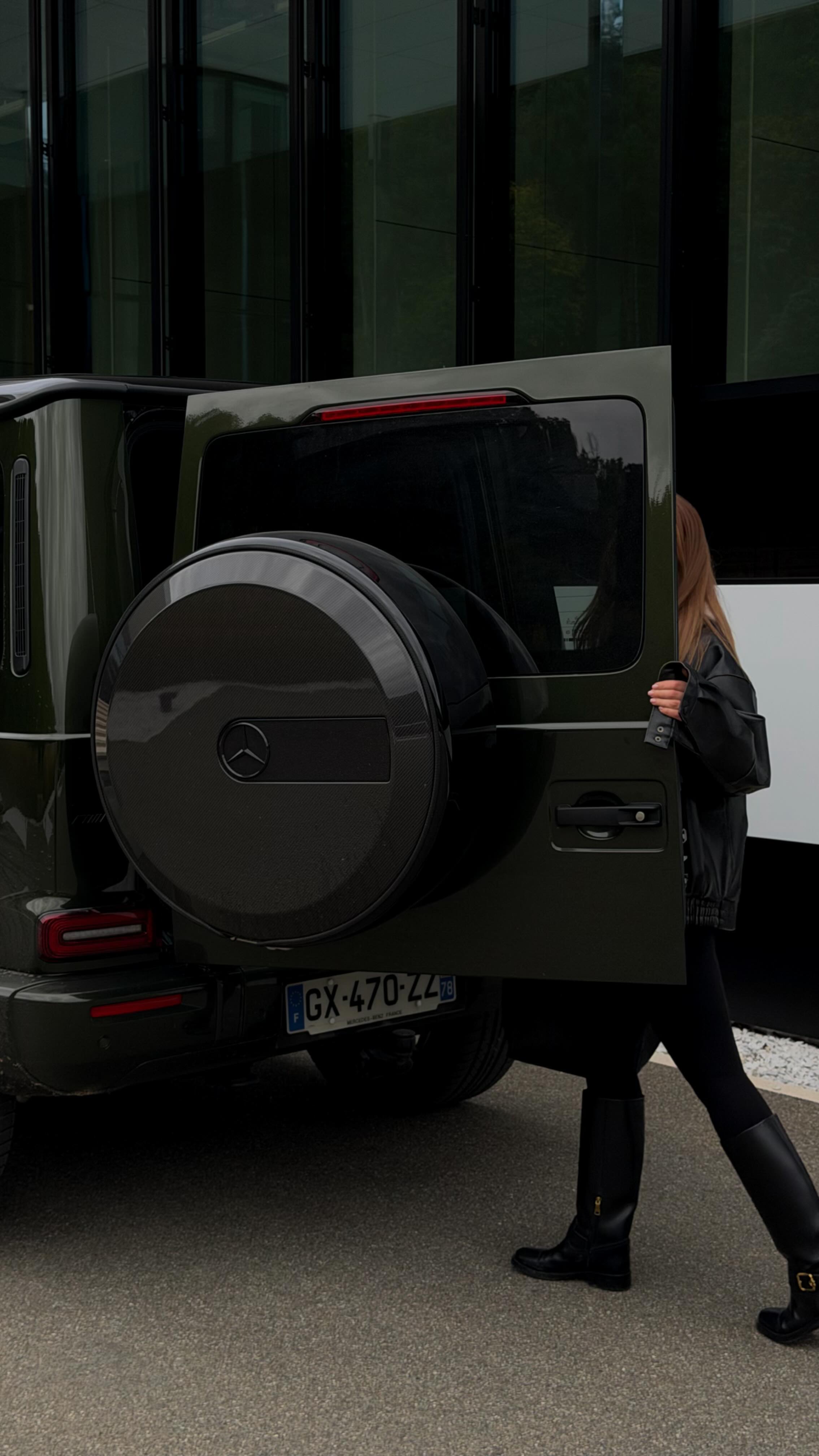 Instagram post by @julia.hhlrr for L'Oréal Paris. Caption reads: De nouvelles teintes sont arrivées pour les Plump....