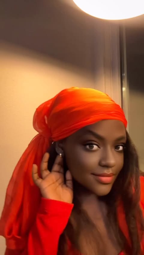 Instagram post by @_misoi for ana luisa. Caption reads: [...] combo 🤏🏾🤏🏾🤏🏾 #ad earrings by....
