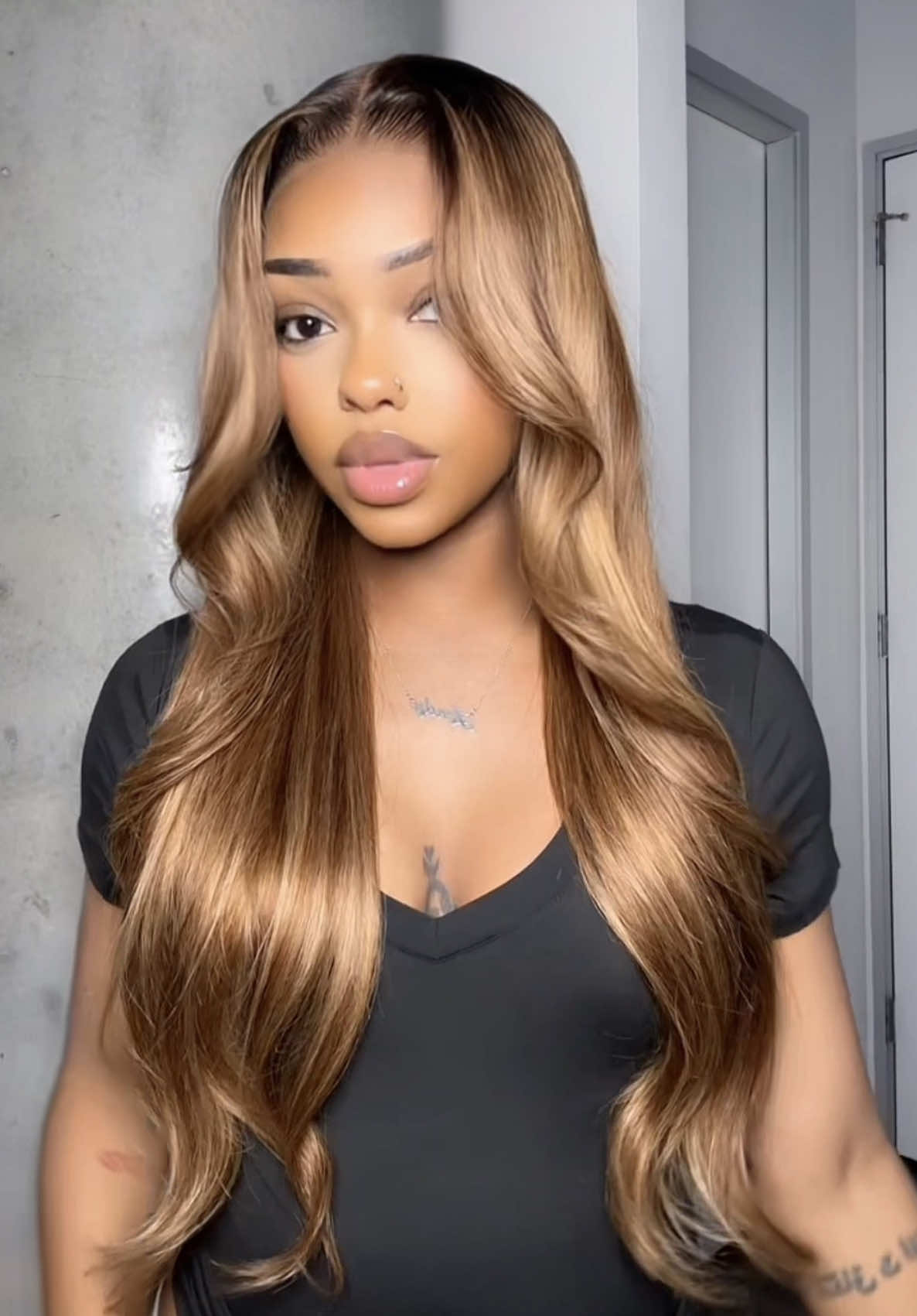 TikTok post by @londynnluv for Megalook. Caption reads: [...] perfect wig ! 🤩 from : @Megalookhair....