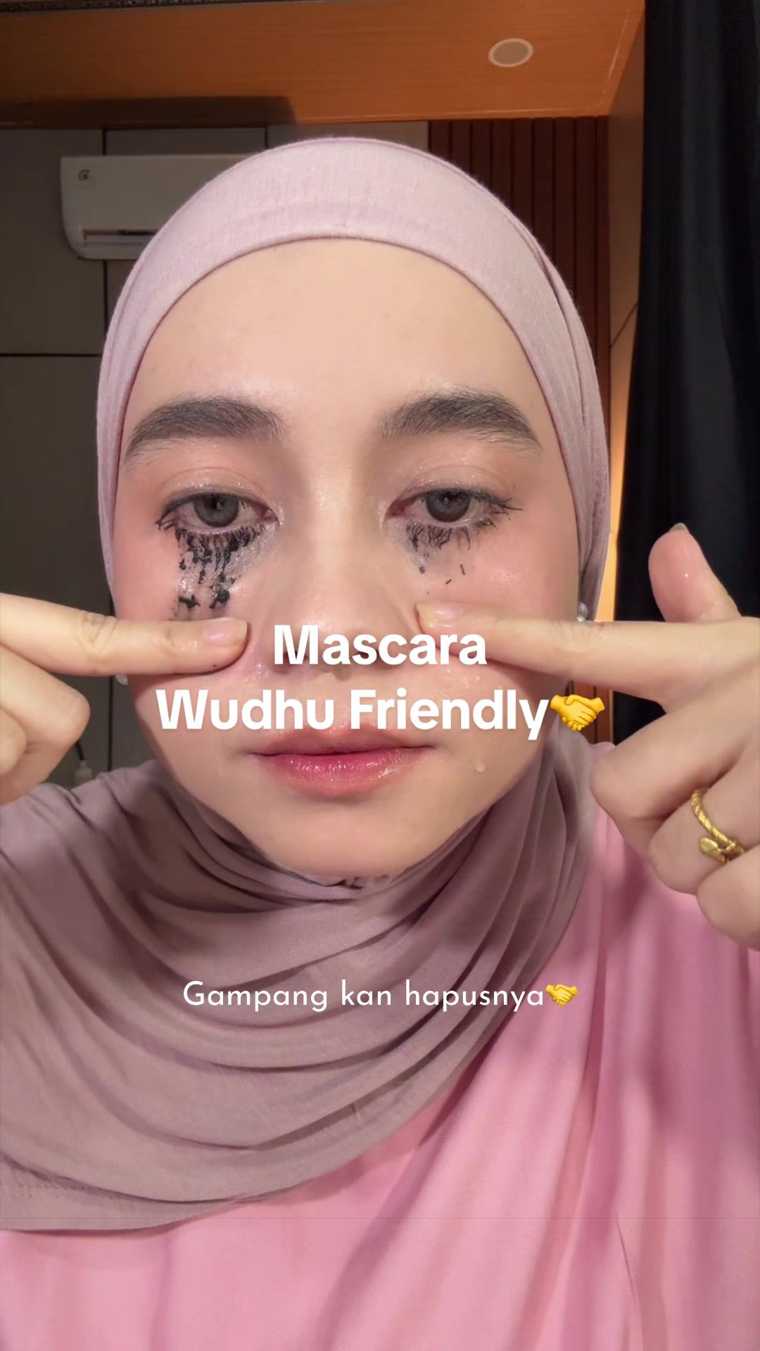 TikTok post by @fellamaheen for Dazzle Me Indonesia. Caption reads: [...] nih cobain deh mascaranya barunya @DAZZLE ME....