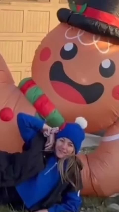 Instagram post by @nickimarieinc for Geico. Caption reads: Festive Mom Vibes > Cool Kids 🎄
@geico....