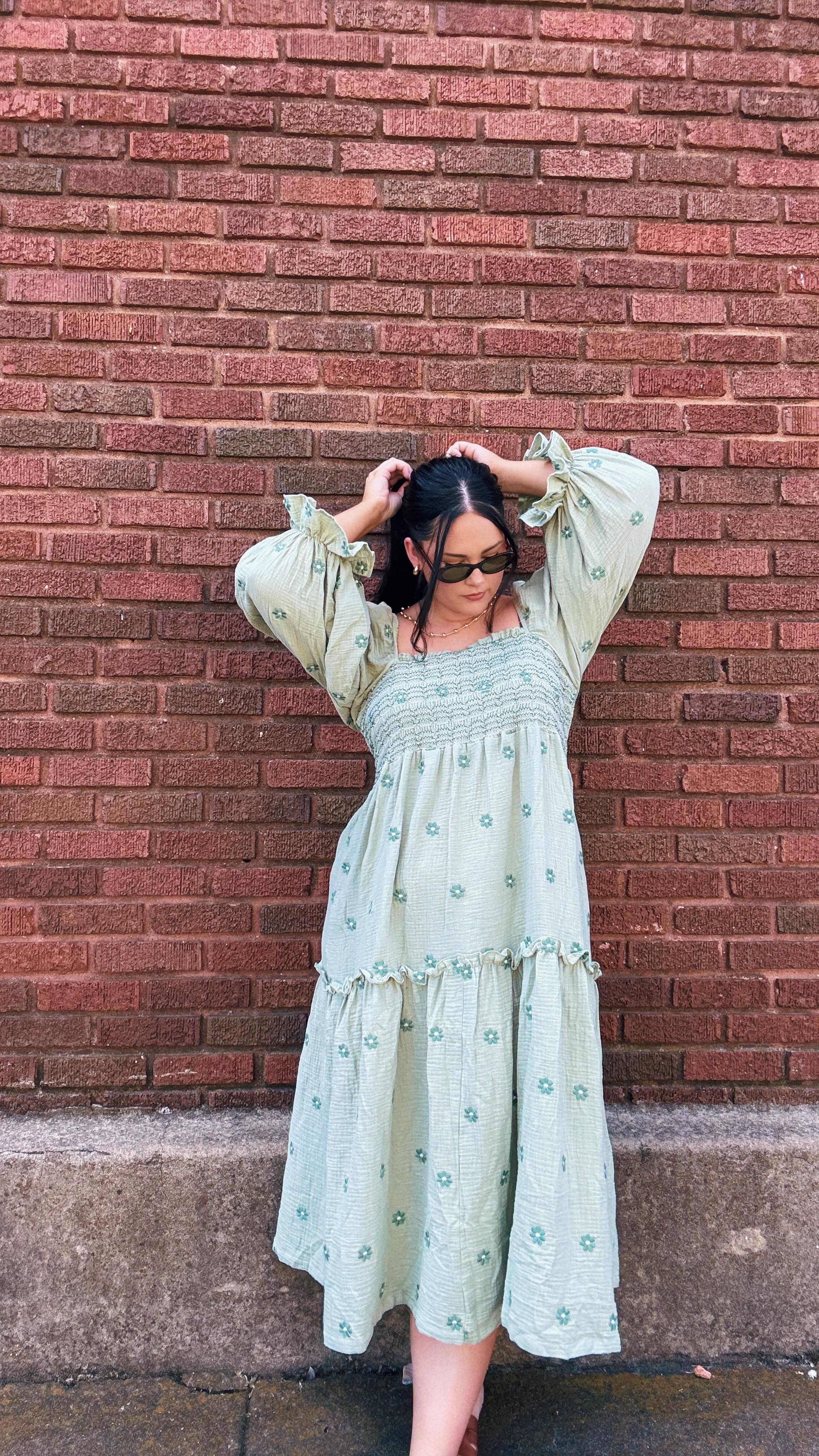 Instagram post by @lindseyjpressley for Chic Soul. Caption reads: [...] transition outfits just dropped at....