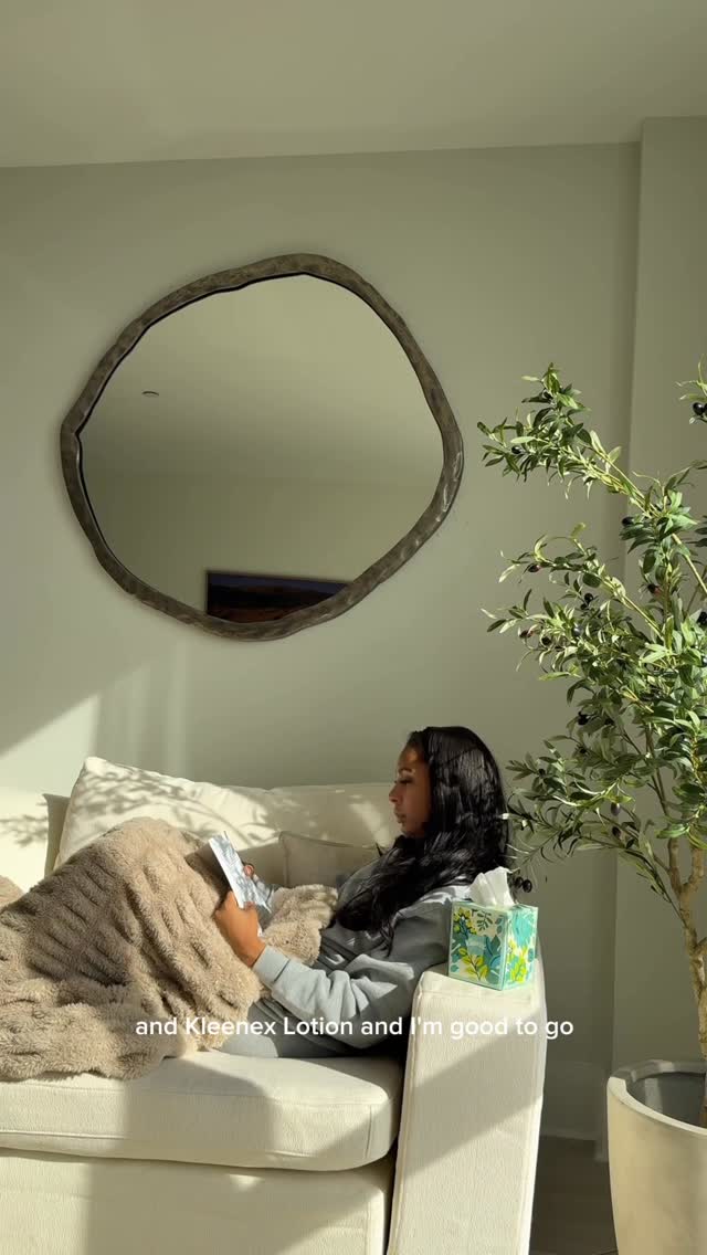 Instagram post by @jazturner16 for Kleenex. Caption reads: [...] sick hack you didn’t know you needed....