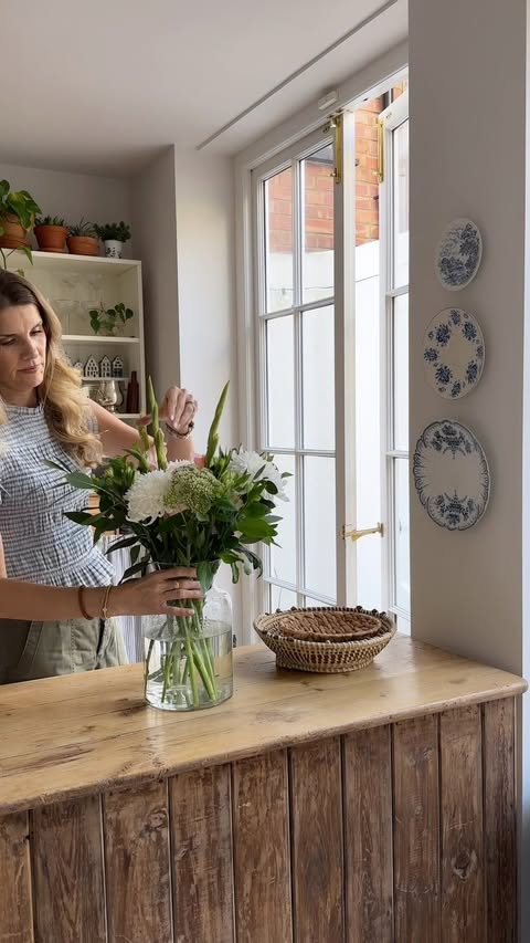 Instagram post by @sweet_domicile for Freddie's Flowers. Caption reads: Ad My bouquet from @freddiesflowers is still going....
