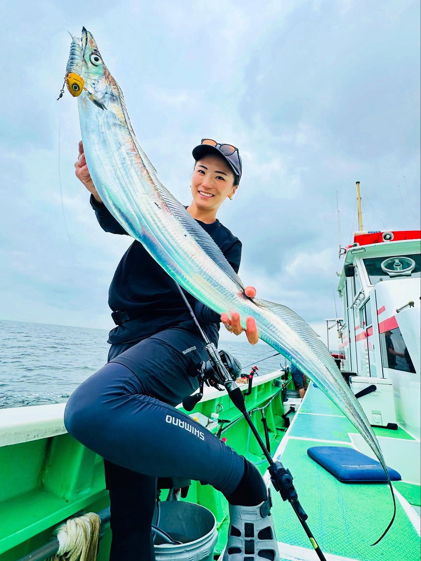Instagram post by @mih0rin0628 for ShimanoFishing Japan. Caption reads: 🆕ロッド試してきました🙋‍♀️
・
 #タチウオ #太刀魚....