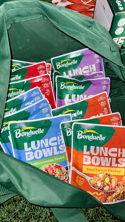Instagram post by @meileentaw for Bonduelle Group. Caption reads: Find @bonduelle.foods Lunch Bowls at Albertsons,....