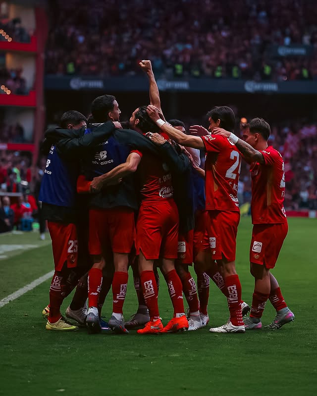 Instagram post by @tolucafc for Caliente.mx. Caption reads: Sigue el invicto antes de la aventura....