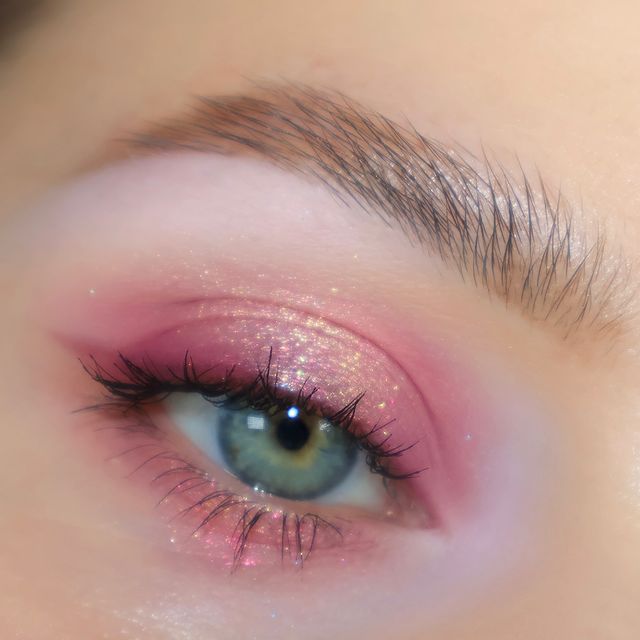 Instagram post by @emmas__eye for Cloudicos. Caption reads: [...] smoke n roses (PR, discount code EMMA)....