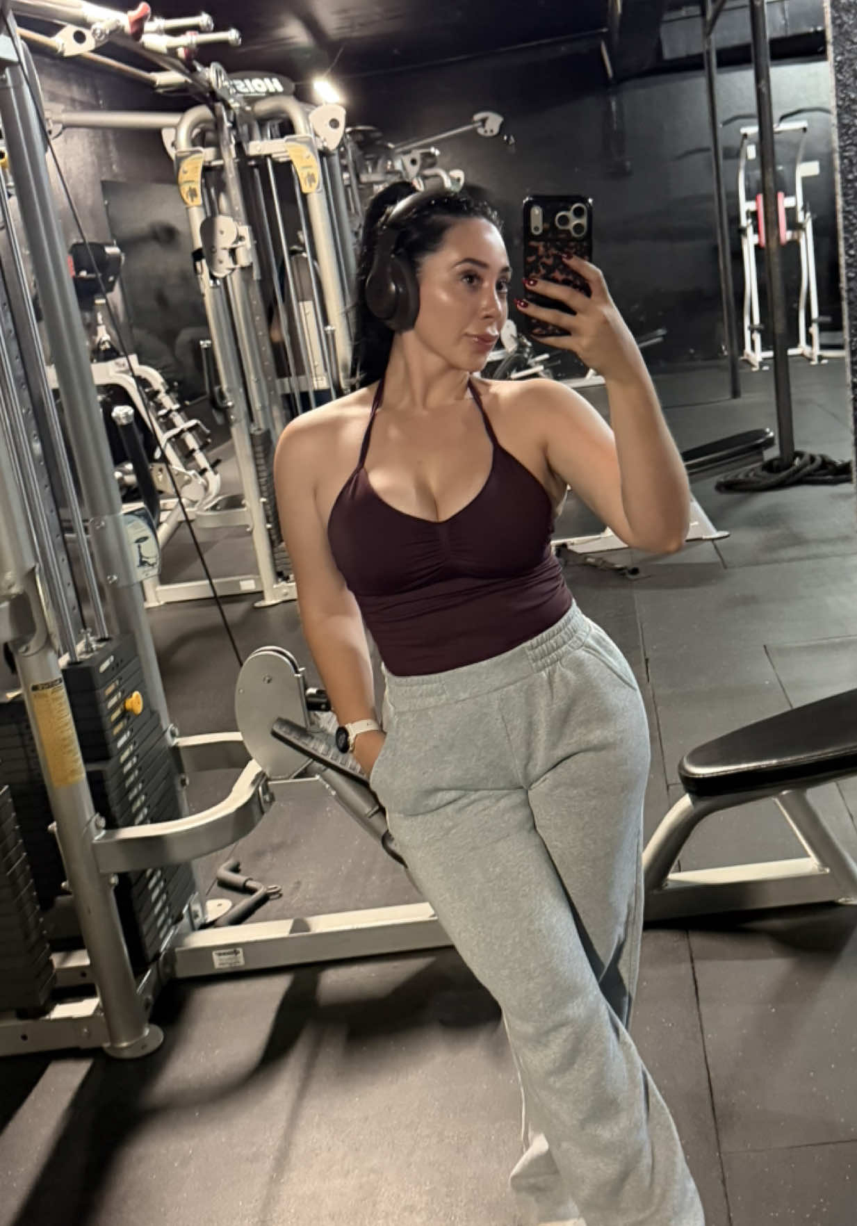 TikTok post by @leslieglowup for Aurola US. Caption reads: My favorite gym top lately because she’s cute and....