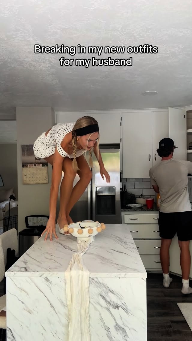 Instagram post by @breylanwebb for PEPPERMAYO. Caption reads: [...] I burned 3000 cal. All outfits by....