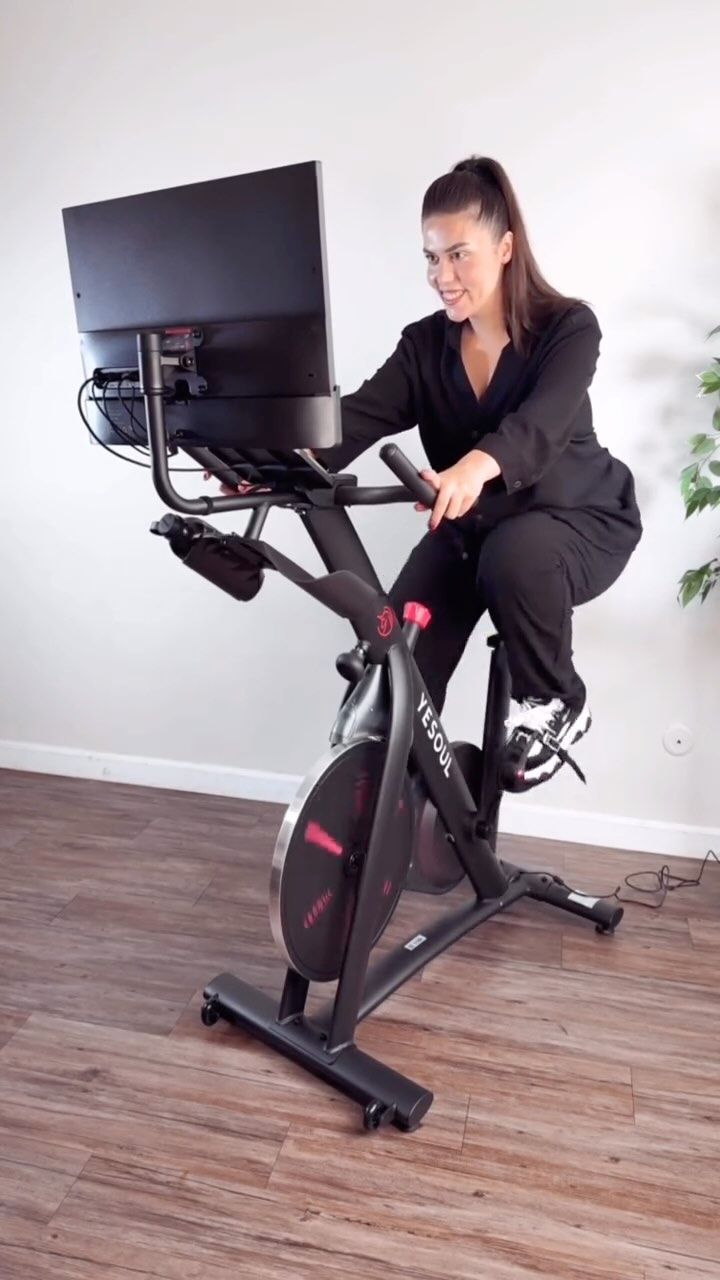 Instagram post by @esraurn for YESOUL FITNESS. Caption reads: Working out has never been this fun!
The YESOUL G1....