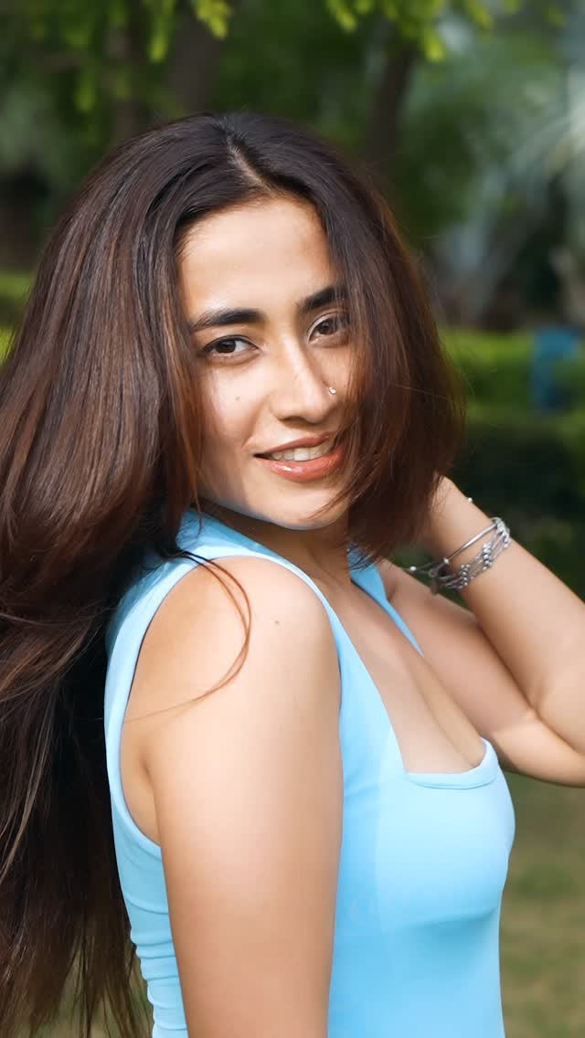 Instagram post by @thefabricfad for Vedix. Caption reads: Dry, frizzy hair ka struggle is REAL 🙈
But I’ve....