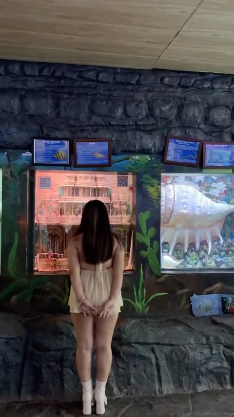 Instagram post by @simranyonzon for NEWME. Caption reads: Aquarium date? @newme.asia @newmeogs Product ID:....