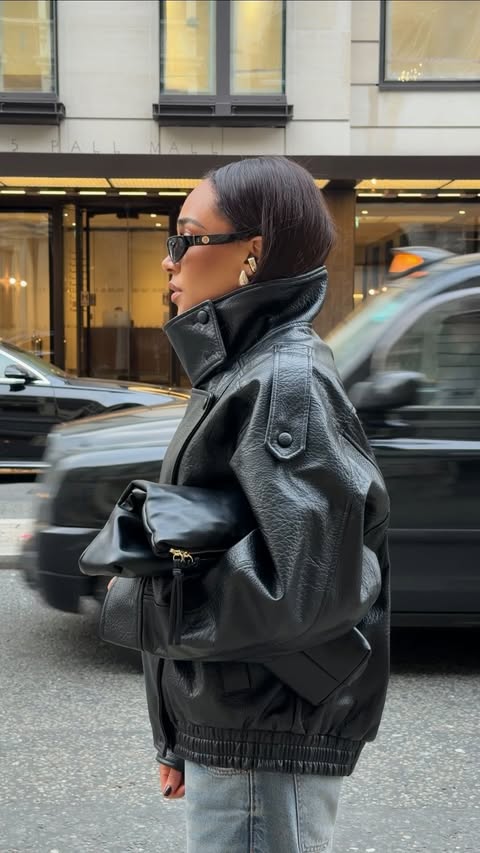 Instagram post by @bygigivassallo for Bose. Caption reads: Who says the music has to end? @bose Ultra Open....