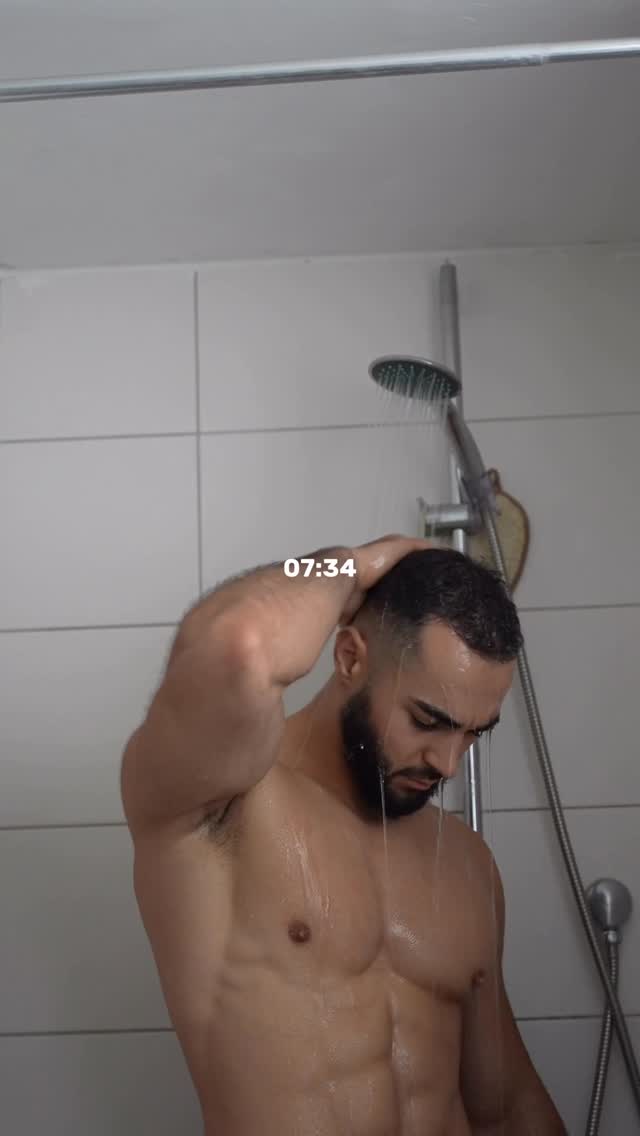 Instagram post by @fatihbicioglu for Neosupps. Caption reads: Full day of Training | CXDE FATIH bei @neosupps....