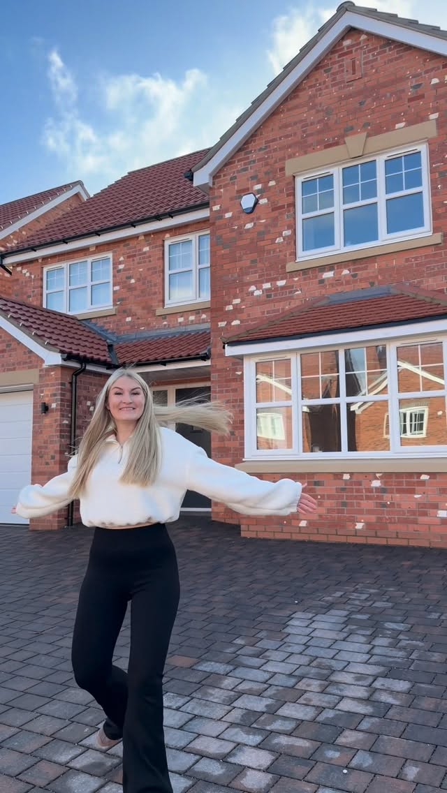 Instagram post by @livingwithlaurax for Skylight Frame. Caption reads: Life is soooo BUSY with appointments, to-do lists....