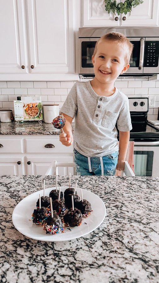 Instagram post by @xokellydavis for Baketivity. Caption reads: [...] day back to school this week with....