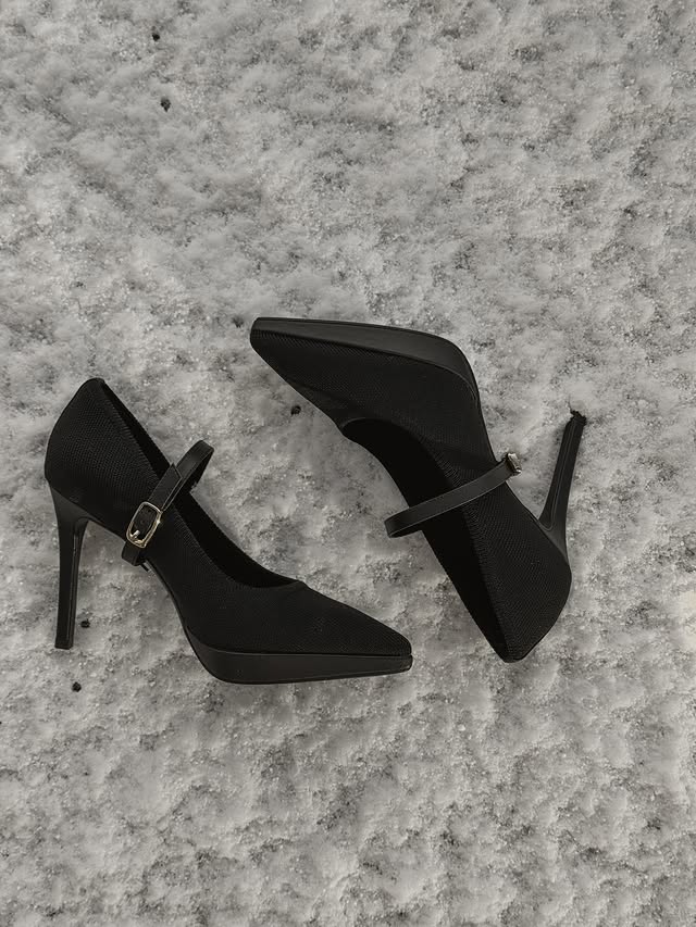 Instagram post by @macaroonsandroses for Cosyisland. Caption reads: #ad Literally obsessed with my new....