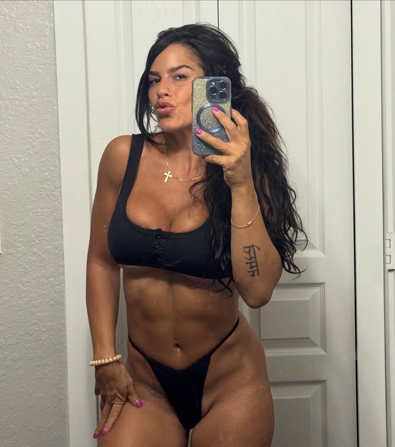 Instagram post by @janinefit11 for REDCON1. Caption reads: Bring back the black 🖤

Powered by @redcon1....